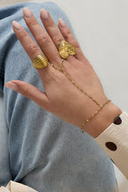 Hand chain with chunky chain